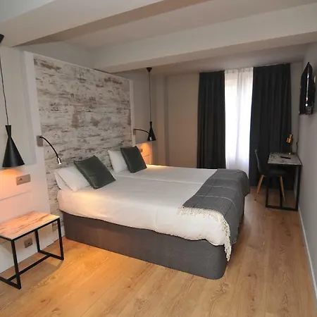 Cims De Hotel